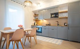 Dream Stay - Brand New Apartment With Balcony & Free Parking